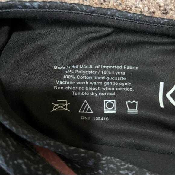 Kali Angel Wing Cropped Leggings Size Small - Picture 6 of 8